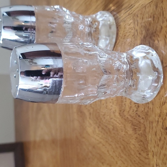 3/$25๐ Anchor Hocking Gerogian Salt & Pepper Shakers ๐ง - Picture 2 of 5